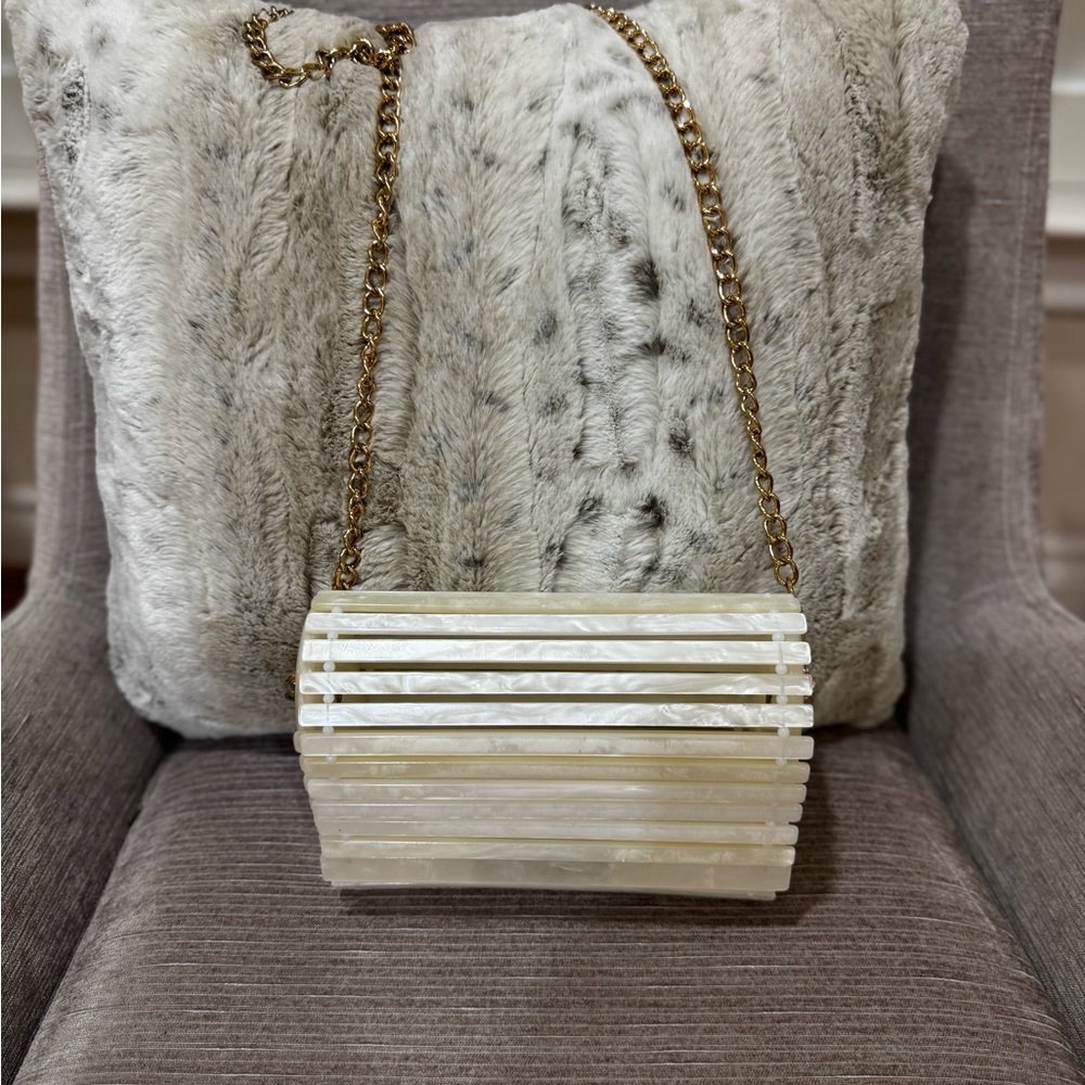 Acrylic White Cream Pearl Speck Summer Shoulder Crossbody Bag with Gold Chain